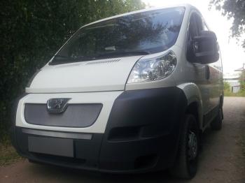 2 799 р. Защита радиатора (середина) Стрелка11 Стандарт  Peugeot Boxer  250 (2006-2014) (хром)  с доставкой в г. Горно‑Алтайск. Увеличить фотографию 2