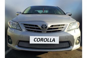 3 589 р.  Защита радиатора Стрелка11 Стандарт Toyota Corolla E140 седан рестайлинг (2009-2013) (черная)  с доставкой в г. Горно‑Алтайск. Увеличить фотографию 2