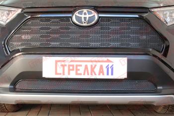 3 899 р. Защита радиатора (верх с парктроником, камерой) Стрелка11 Стандарт  Toyota RAV4  XA50 (2018-2024) 5 дв. дорестайлинг (черная)  с доставкой в г. Горно‑Алтайск. Увеличить фотографию 2