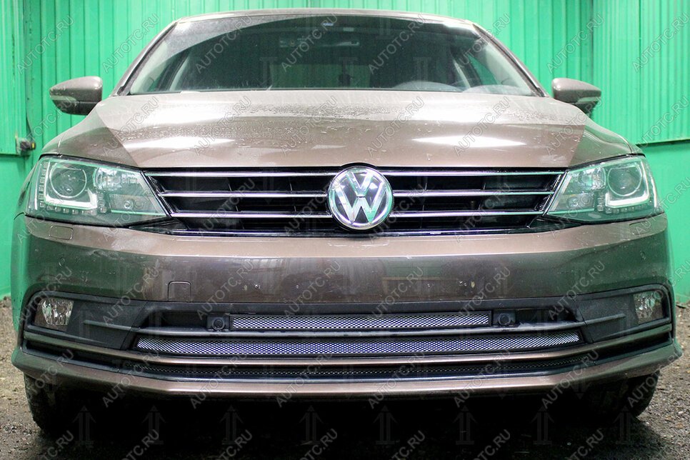 4 949 р. Защита радиатора (3 части с парктроником) Стрелка11 Стандарт  Volkswagen Jetta  A6 (2015-2018) седан рестайлинг (хром)  с доставкой в г. Горно‑Алтайск