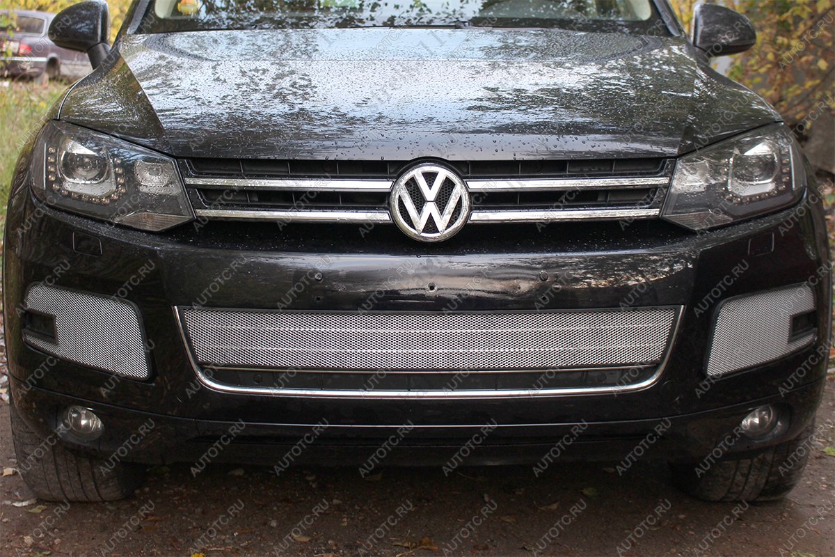 3 899 р. Защита радиатора (боковая 2 части) Стрелка11 Стандарт  Volkswagen Touareg  NF (2010-2014) дорестайлинг (хром)  с доставкой в г. Горно‑Алтайск