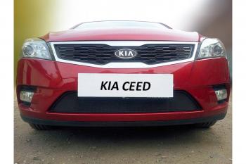 799 р. Зимняя заглушка решетки радиатора Стрелка11  KIA Ceed  1 ED (2010-2012) рестайлинг универсал, рестайлинг, хэтчбэк 5 дв. (черная)  с доставкой в г. Горно‑Алтайск. Увеличить фотографию 2