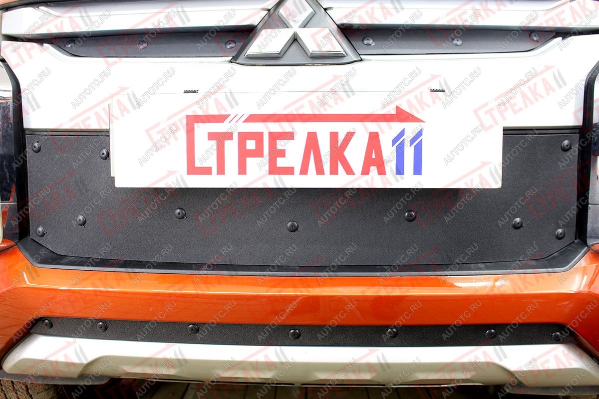 799 р. Зимняя заглушка решетки радиатора (верх) Стрелка11  Mitsubishi L200  5 KK,KL (2018-2022) рестайлинг (черная)  с доставкой в г. Горно‑Алтайск