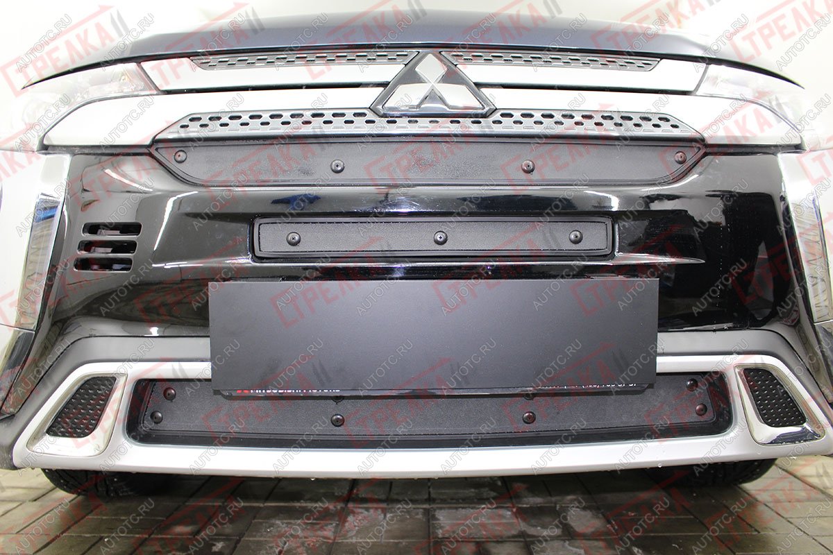 799 р. Зимняя заглушка решетки радиатора (верх, 2 части) Стрелка11  Mitsubishi Outlander  GF (2018-2022) 3-ий рестайлинг (черная)  с доставкой в г. Горно‑Алтайск