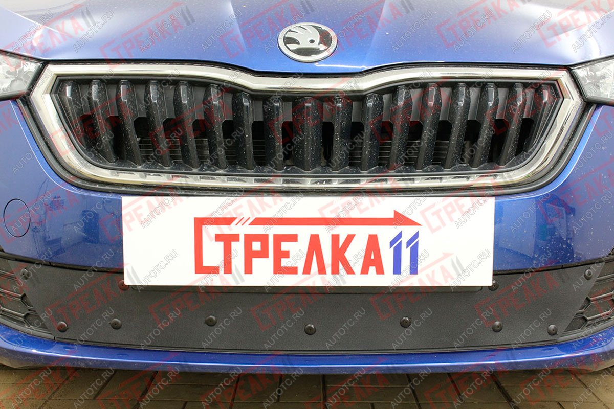 799 р. Зимняя заглушка решетки радиатора (низ) Стрелка11  Skoda Rapid  MK2 (2019-2024) (черная)  с доставкой в г. Горно‑Алтайск