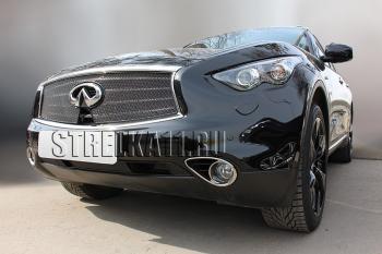 7 199 р. Защита радиатора (верх с вырезом под камеру) Стрелка11 Премиум INFINITI QX70 S51 (2013-2020) (черная)  с доставкой в г. Горно‑Алтайск. Увеличить фотографию 2