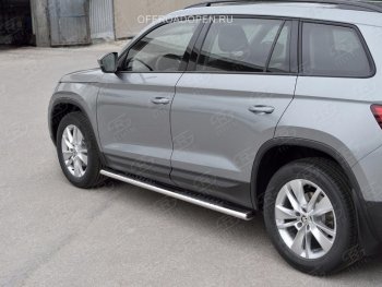 31 649 р. Порожки для ног (Ø120х60 мм с проступью, нержавейка) Russtal Skoda Kodiaq NU7 дорестайлинг (2017-2021)  с доставкой в г. Горно‑Алтайск. Увеличить фотографию 2