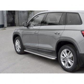 25 849 р. Порожки для ног (труба Ø42) SLITKOFF Skoda Kodiaq NU7 дорестайлинг (2017-2021) (Вариант 2 (лист алюм, проф.сталь))  с доставкой в г. Горно‑Алтайск. Увеличить фотографию 3