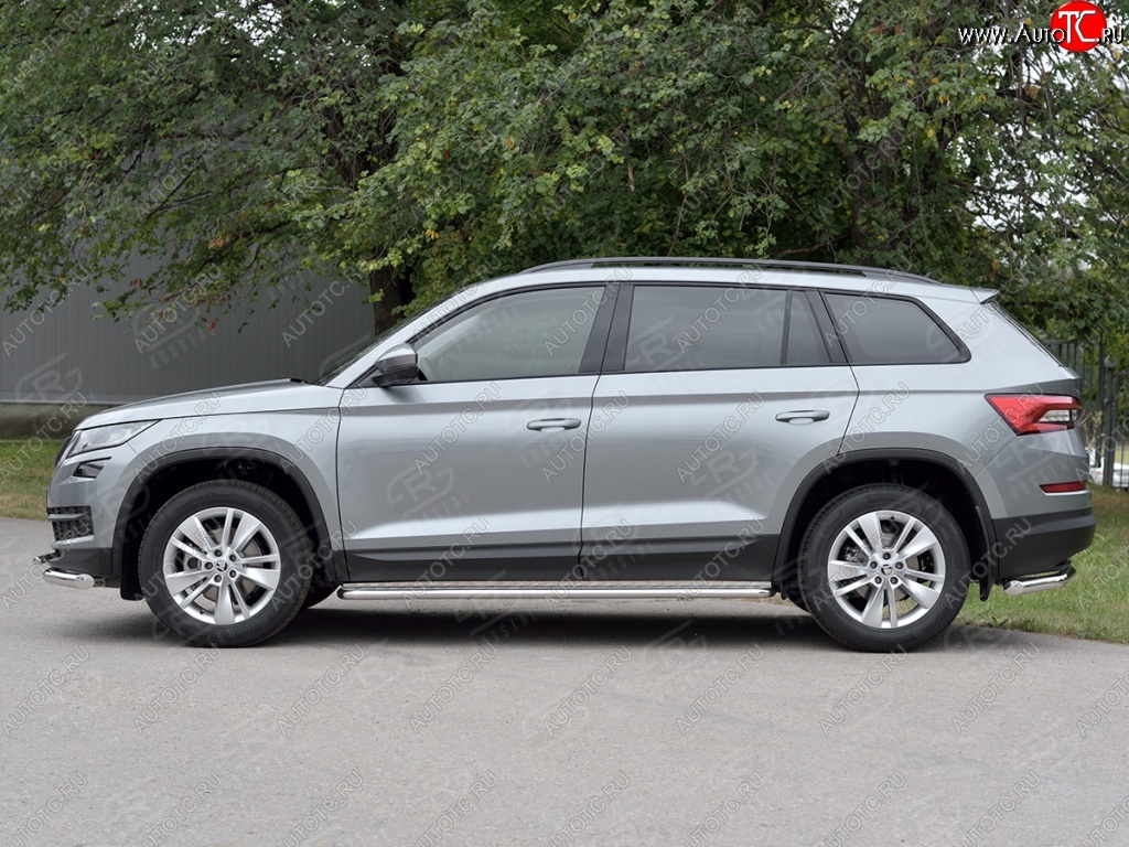 25 849 р. Порожки для ног (труба Ø42) SLITKOFF Skoda Kodiaq NU7 дорестайлинг (2017-2021) (Вариант 2 (лист алюм, проф.сталь))  с доставкой в г. Горно‑Алтайск