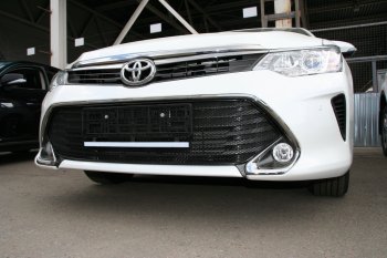 689 р. Сетка на бампер внешняя Arbori Toyota Camry XV55 1-ый рестайлинг (2014-2017) (Черная 15 мм)  с доставкой в г. Горно‑Алтайск. Увеличить фотографию 2