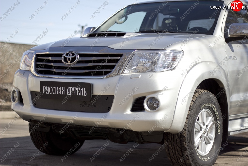 999 р. Зимняя заглушка решетки переднего бампера РА Toyota Hilux AN20,AN30  2-ой рестайлинг (2011-2016)  с доставкой в г. Горно‑Алтайск