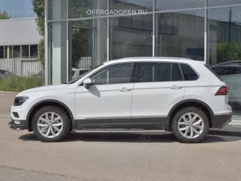 Пороги труба 120х60 овал с проступью Russtal Volkswagen Tiguan Mk2 дорестайлинг (2016-2020)