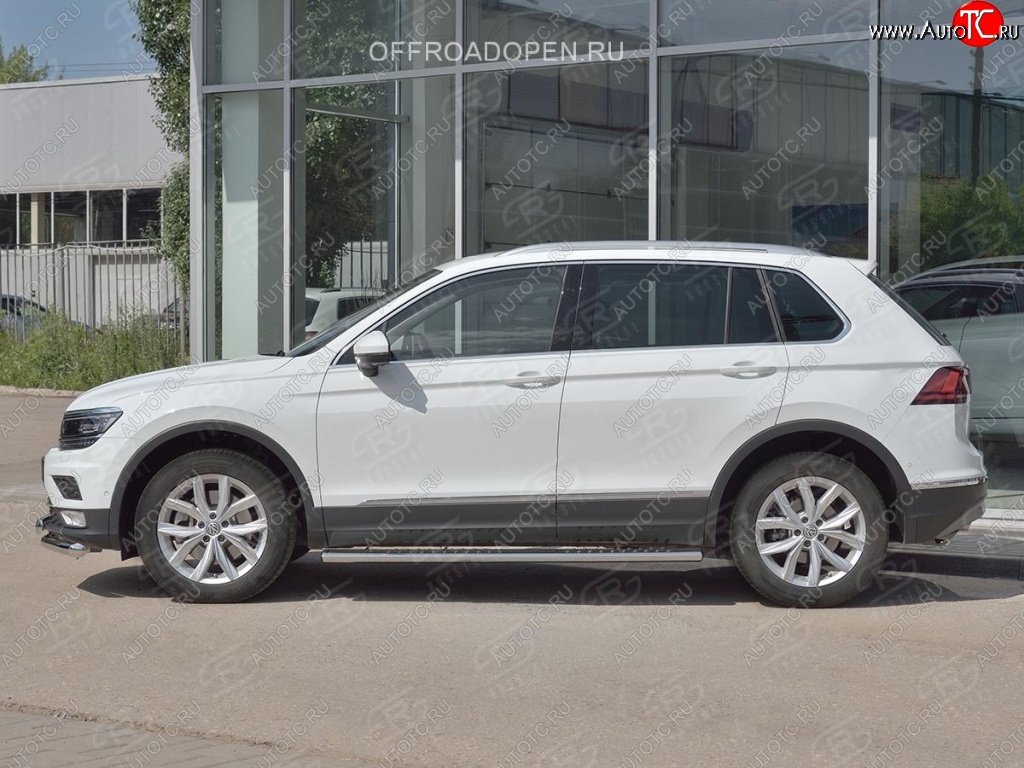 31 649 р. Пороги труба 120х60 овал с проступью Russtal Volkswagen Tiguan Mk2 дорестайлинг (2016-2020)  с доставкой в г. Горно‑Алтайск