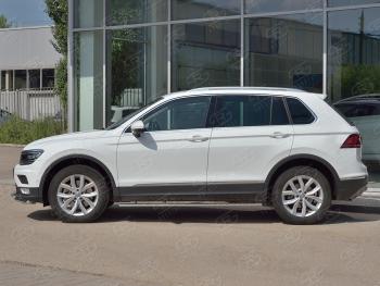 20 749 р. Защита порогов (Ø75х42 мм с проступью, NOT R-LINE) Russtal Volkswagen Tiguan Mk2 рестайлинг (2020-2022) (полированная нержавейка)  с доставкой в г. Горно‑Алтайск. Увеличить фотографию 2