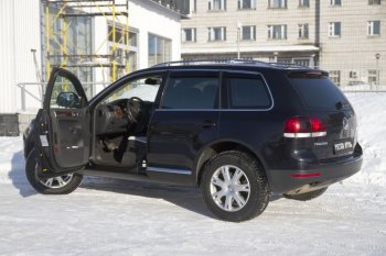 2 299 р. Накладки на внутренние пороги дверей RA  Volkswagen Touareg  GP (2006-2010) рестайлинг  с доставкой в г. Горно‑Алтайск. Увеличить фотографию 2